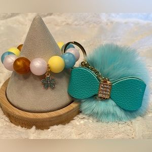 🎀Keychain Wristlet. Silicone beaded bracelet with turquoise Pom Pom. Handmade